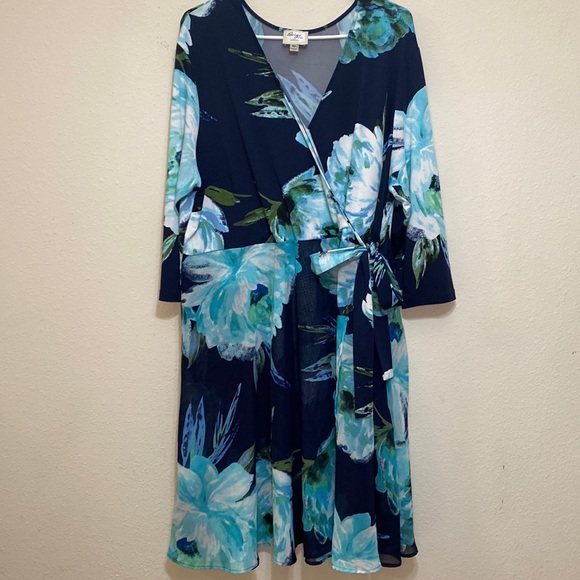 Get Pretty in Floral - Picture 1 of 3